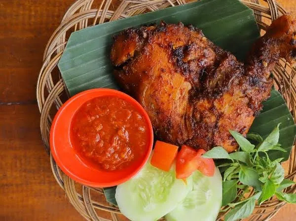 Ayam Bakar lalapan